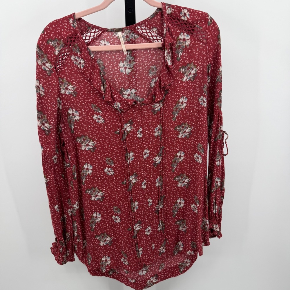 Free People Size XS Red Floral Print Crochet Lace V Neck‎ Long Sleeve Tunic Top